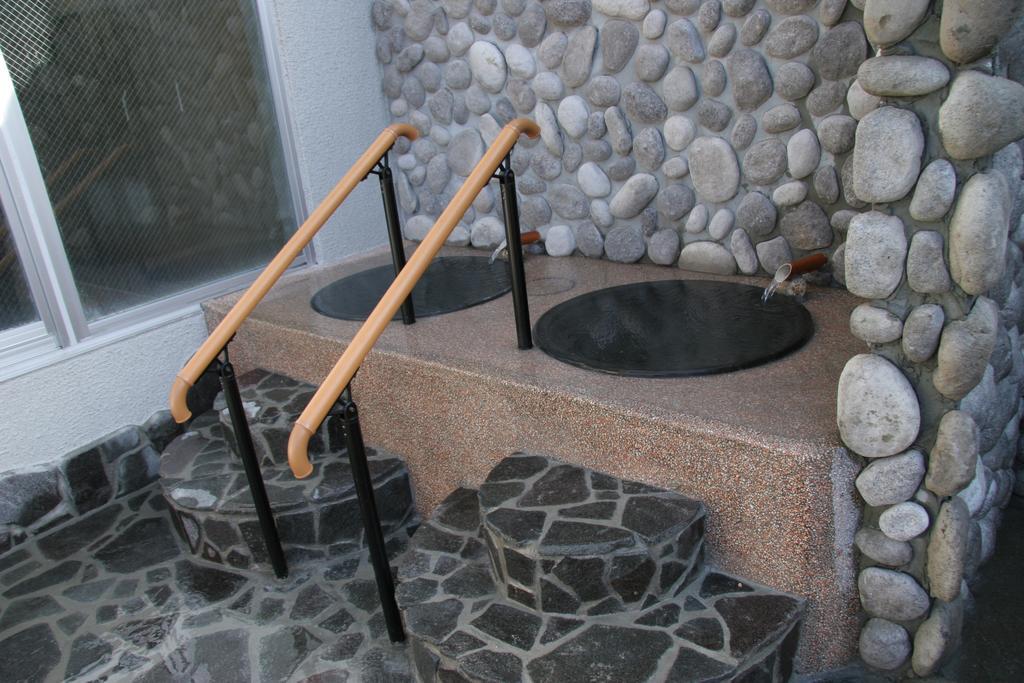 Natural Onsen Hostel Hidamari No Yu Takayama  Extérieur photo